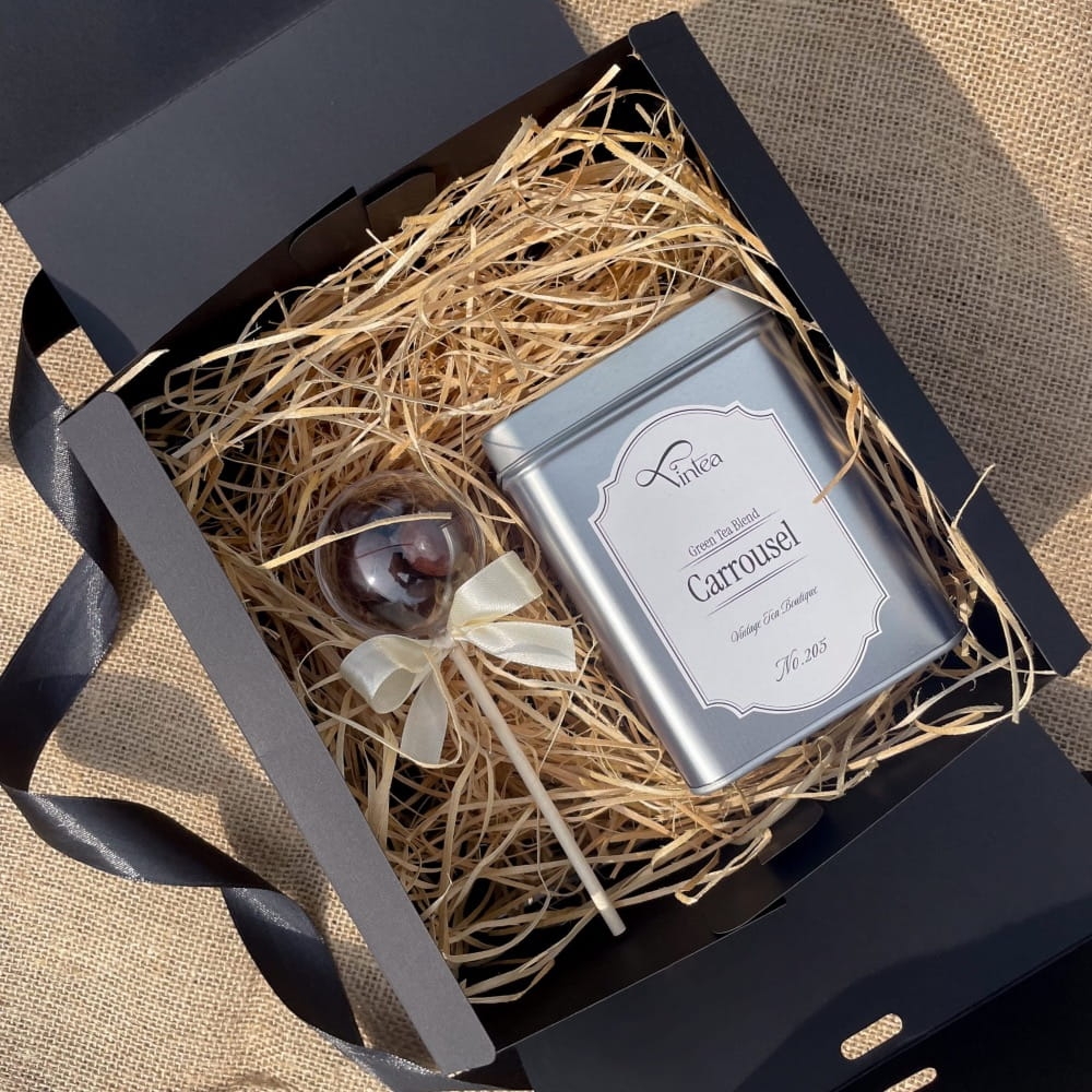 Uroczy prezent z herbatą premium i słodkim lizakiem