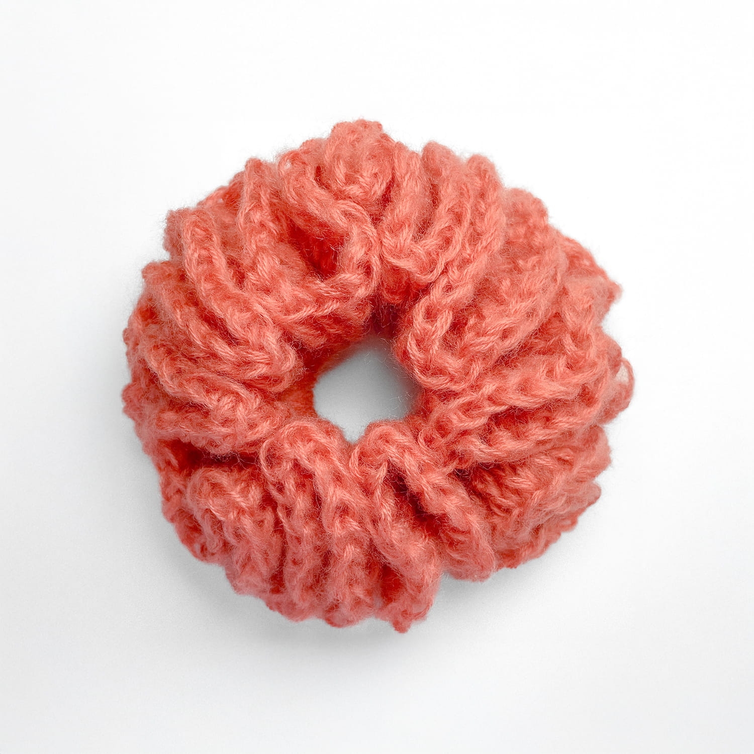 Ręcznie robiona, puchata  gumka do włosów na szydełku wykonana z materiałów z upcyklingu,
